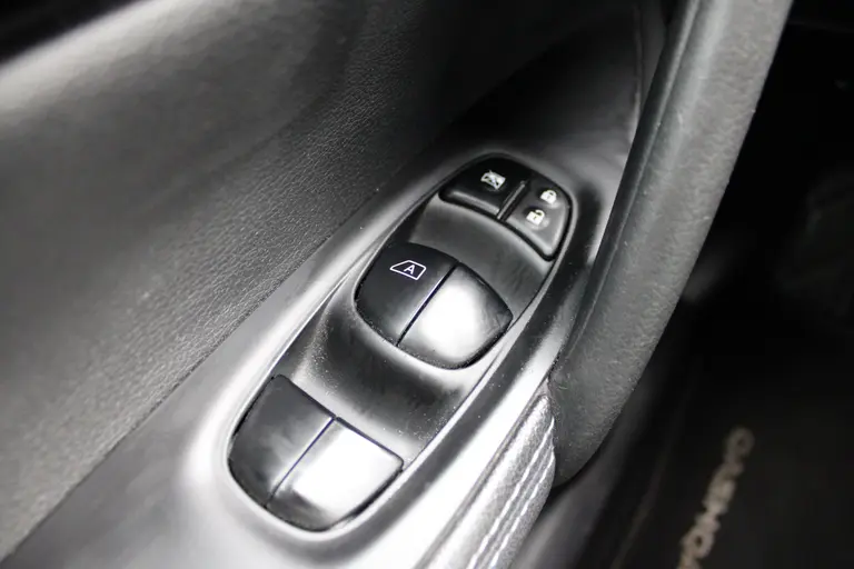 Nissan QASHQAI 1.2 N-Vision, Automaat, Parkeersensoren voor en Achter Panorama Dak! afbeelding 27