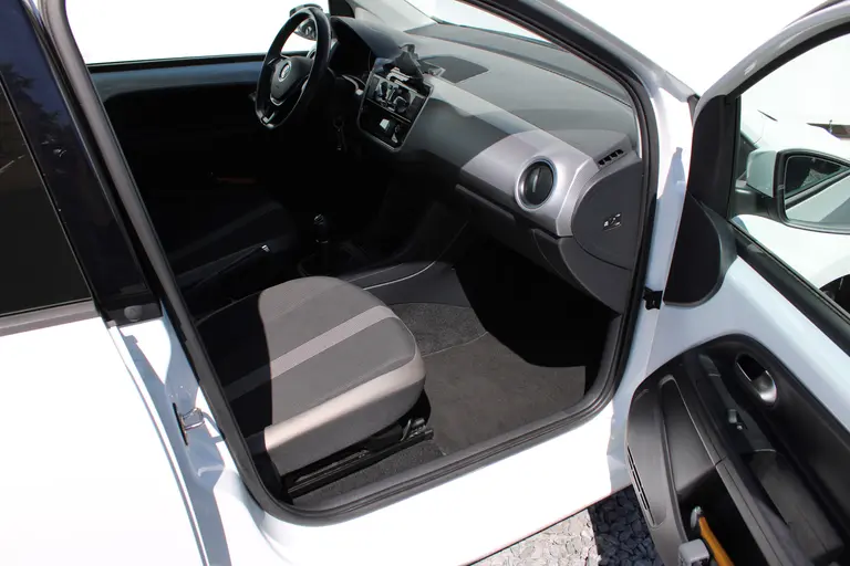 Volkswagen up! 1.0 BMT high up! Bluetooth, Parkeersensoren, Cruise-Control, LM-Velgen en Keurig onderhouden! afbeelding 13