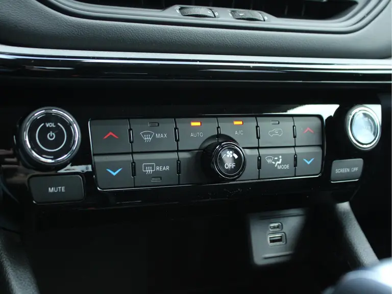 Jeep Compass 1.5T e-Hybrid Altitude Rondomzicht Camera, Stoelventilatie & -verwarming, Cruise & Climate Control afbeelding 23