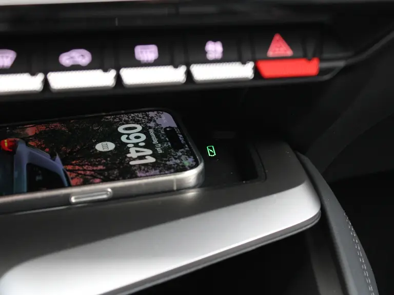 Peugeot 408 Allure 1.6 HYbrid 180PK EAT8 Automaat Navigatie, Rondomzichtcamera, Keyless, Parkeersensoren Voor & Achter, Draadloze Telefoonlader afbeelding 32