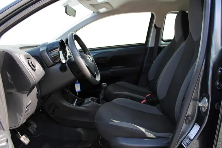 Toyota Aygo 1.0 VVT-i x-fun Elektr. ramen voor, Start/Stop Systeem, Airco, All-Season banden afbeelding 9