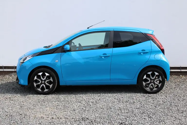 Toyota Aygo 1.0 VVT-i x-first, Camera, Applecarplay/Androidauto, LM-Velgen en Dealer ondehouden! afbeelding 2
