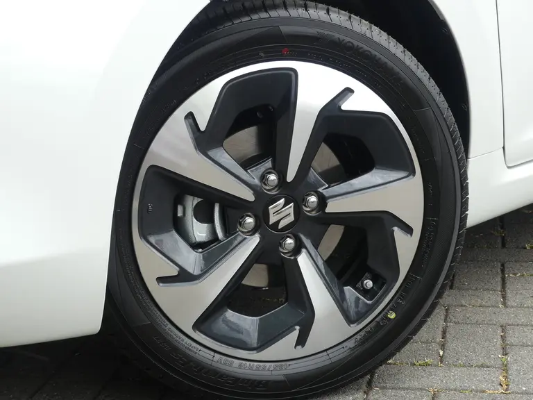 Suzuki Swift 1.2 Style Smart Hybrid Nieuw 6 jaar fabrieksgarantie! Uit voorraad leverbaar! afbeelding 27