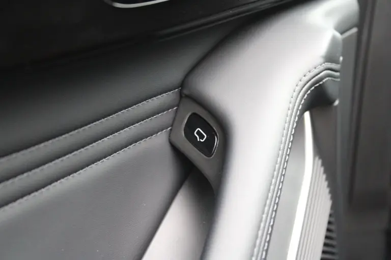 Omoda 9 SHS PHEV Premium 34,46 kWh Super Hybrid System, 20"LM velgen, Elek.schuif/kanteldak, Camera voor/achter, 1.500 kg trekgewicht afbeelding 17