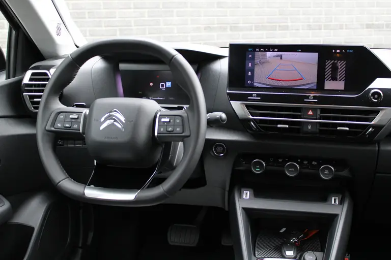 Citroën C4 1.2 Puretech Plus 131pk, Automaat, Navigatie, Keyless Entry/Start, Luxe bekleding, Achteruitrijcamera afbeelding 11