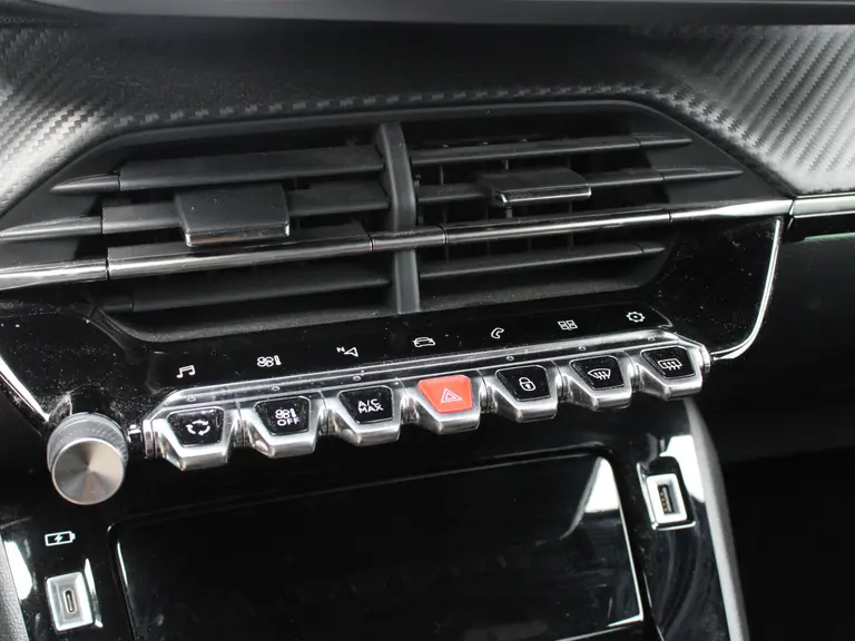 Peugeot 2008 1.2 PureTech GT 130PK Achteruitrijcamera, Navigatie en Dodehoekbewaking afbeelding 18