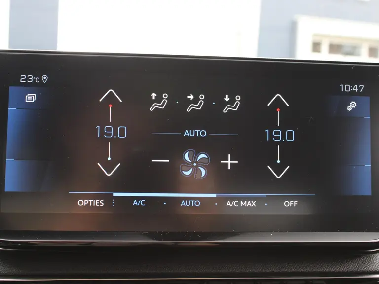 Peugeot 3008 GT 1.2 PureTech 130PK EAT8 Automaat Navigatie, Keyless, Elektrische Kofferbak, Stoelverwarming, Adaptieve Cruise Control afbeelding 27
