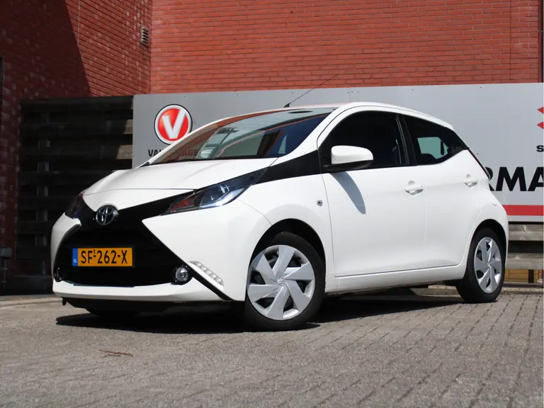 Toyota Aygo 1.0 VVT-i x-play Achteruitrijcamera, Bluetooth, Airco, Apple Carplay/Android Auto afbeelding 9