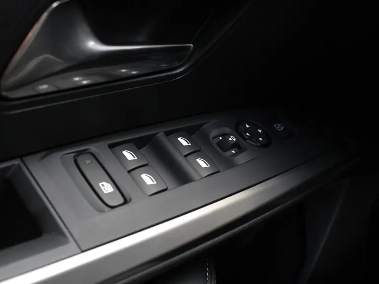 Peugeot 3008 Allure 1.2 Hybrid 145PK e-DCS6 Automaat Navigatie, Achteruitrijcamera, Keyless Entry & Start Stoelverwarming, Apple Carplay, Android Auto afbeelding 15