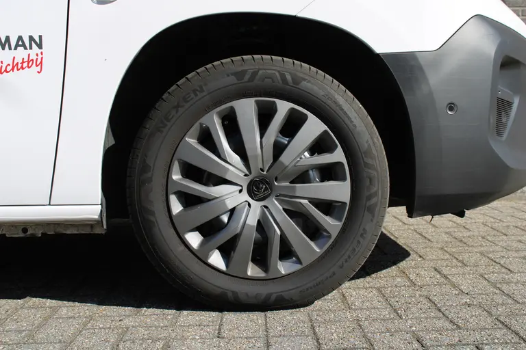 Peugeot Partner 1.5 BlueHDi 100PK S&S L1 Navigatie, Achteruitrijcamera, Trekhaak, Dab, Bluetooth, Parkeersensoren voor & achter afbeelding 31