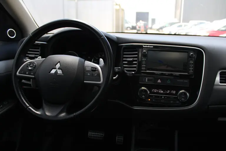 Mitsubishi Outlander 2.0 PHEV Instyle Cruise/Climate control, Navigatie, Trekhaak, Elek.schuifdak, Leder int.,  Stoel verwarming Trekgewicht 1.500 KG! afbeelding 22