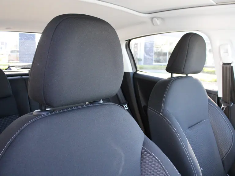 Peugeot 208 1.2 PureTech Tech 110PK Edition 5-drs Parkeerhulp voor en achter met camera, Navigatie, Apple Carplay/AndroidAuto, Panoramadak afbeelding 39