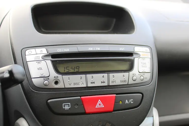 Peugeot 107 1.0-12V Urban Move 2e Eig. Dealer onderhouden! afbeelding 14