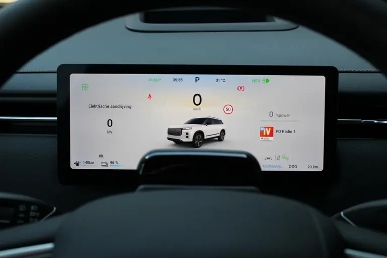 Jaecoo 7 PHEV Exclusive *Meer informatie volgt Jaecoo 7 Exclusive Automaat, Schuif-Kanteldak, 1500 KG trekgewicht, Navigatie, 19" LM velgen, Elektrische achterklep, Luxe lederen bekleding, 7 jaar garantie afbeelding 24