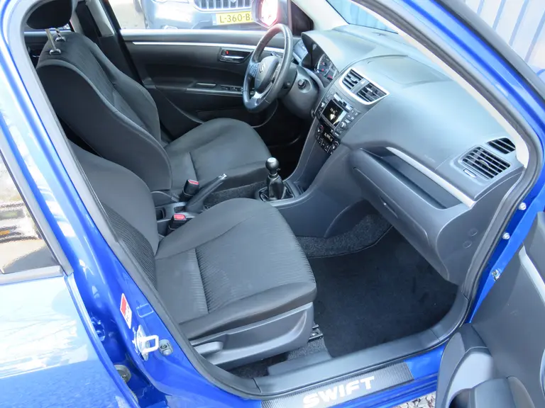 Suzuki Swift 1.2 Exclusive EASSS Speciale uitvoering, All-Seasons, Cruise/Climate-Control, Parkeersensoren en Verwarmde Voorstoelen afbeelding 13