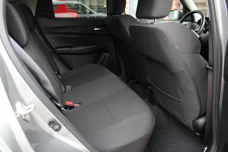 Suzuki Swift 1.2 Style Smart Hybrid CVT Automaat Navigatie, Cruise Control Adaptief, Stoelverwarming, Achteruitrijcamera, Parkeersensoren Achter afbeelding 17