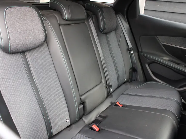 Peugeot 3008 1.2 PureTech 130PK Allure Automaat Navigatie, Achteruitrijcamera, Keyless, Elektrische Achterklep, Perkeersensoren afbeelding 15
