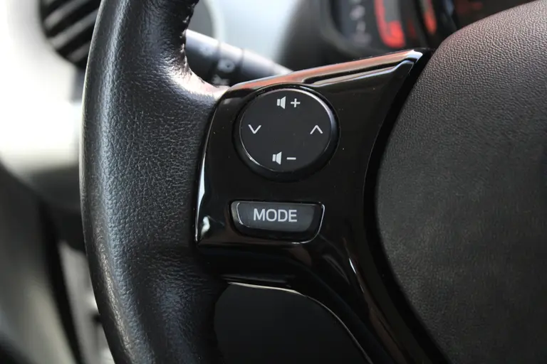 Toyota Aygo 1.0 VVT-i x-play Achteruitrijcamera, Bluetooth, Airco, Apple Carplay/Android Auto afbeelding 25