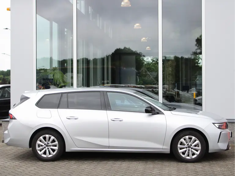 Opel Astra Sports Tourer 1.2 Level 2 Cruise en Climate Control, Parkeersensoren Voor en Achter, Navigatie afbeelding 15