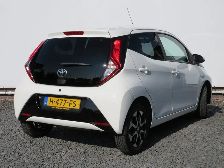 Toyota Aygo 1.0 VVT-i x-joy 1e Eigenaar, Dealer onderhouden, Achteruitrijcamera en LM-Velgen afbeelding 3