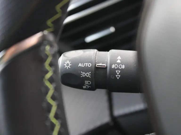 Peugeot 2008 GT-Line 1.2 PureTech 130PK Trekhaak, Navigatie, Achteruitrijcamera, Keyless Start, Parkeersensoren afbeelding 21
