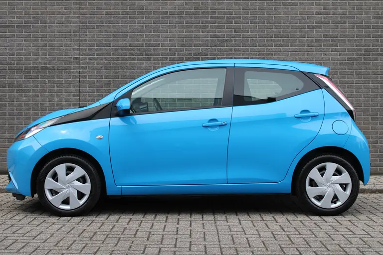 Toyota Aygo 1.0 VVT-i x-nav Achteruitrijcamera, Navigatie, Airco, Bluetooth afbeelding 2