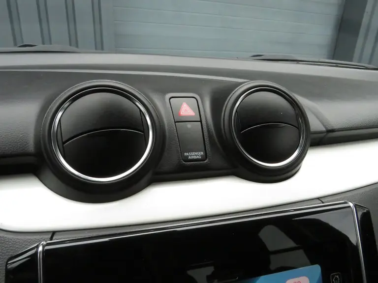 Suzuki Swift 1.0 Stijl Smart Hybrid Turbo, Trekhaak, 17 inch, Achteruitrijcamera, Carplay en Dealer onderhouden! afbeelding 24