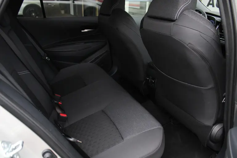 Suzuki Swace 1.8 Hybrid Style Automaat 140PK All-Season Banden, Adaptieve Cruise Control, Navigatie, Stuur Verwarmd, Voorruitverwarming, Draadloze Telefoonlader afbeelding 25