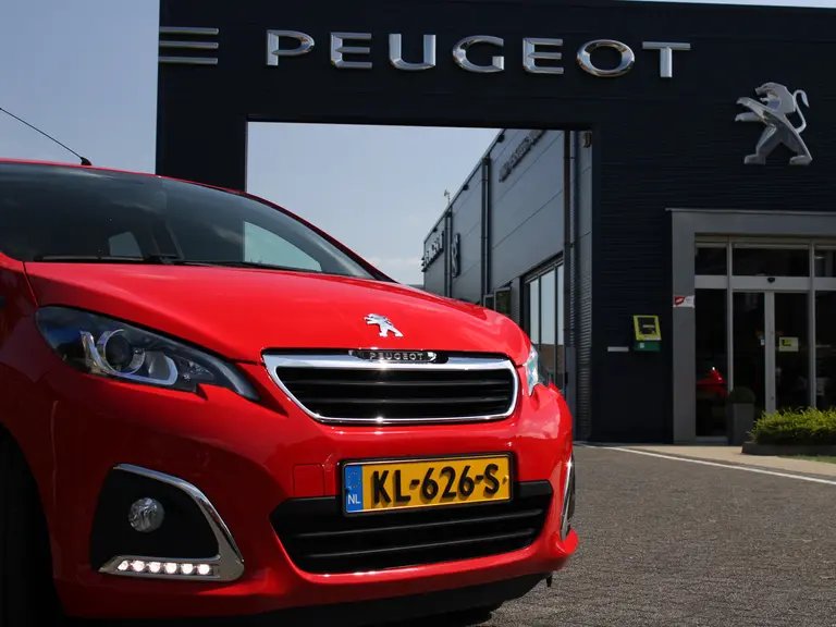 Peugeot 108 Allure 1.0 e-VTi 70PK 5DRS Navigatie, Achteruitrijcamera, Keyless Entry & Start, Cimate Control afbeelding 3