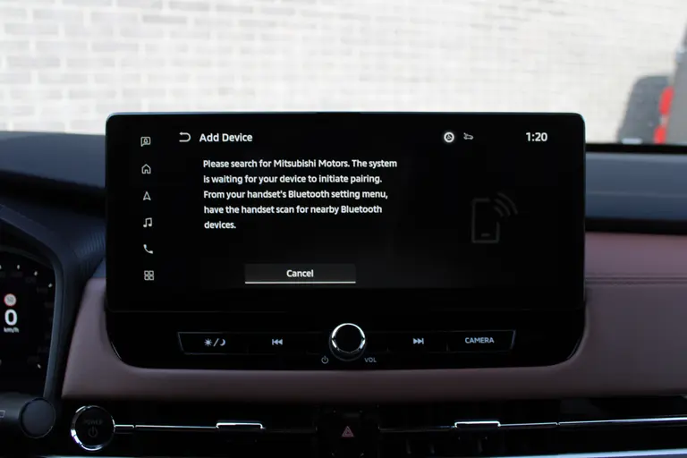 Mitsubishi Outlander 2.4 PHEV Instyle+ Lederen interieur, Elek.glazen panoramadak, Massage stoelen, 20" LM velgen, Trekgewicht 1.600 KG. afbeelding 29