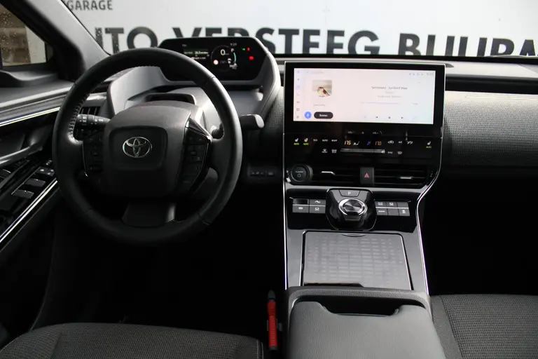 Toyota Bz4x Dynamic 71 kWh Trekhaak, Navigatie, Stoelverwarming, Stuur Verwarmd, Cruise Control Adaptief afbeelding 25