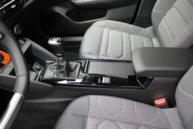 Citroën C4 1.2 Puretech 130 You Cruise/Climate control, Camera, Apple carplay/Android, Radio/DAB, afbeelding 29
