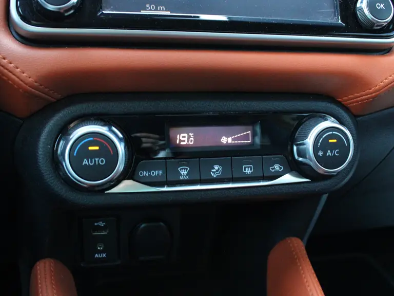 Nissan Micra 0.9 IG-T 90PK N-Connecta Navigatie, Rondomzichtcamera, Dodehoekdetectie, Parkeersensoren Achter afbeelding 28