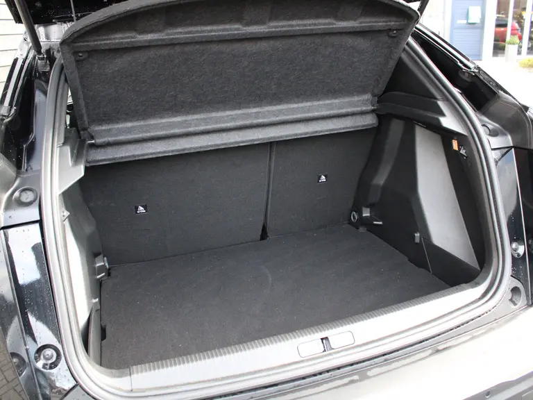 Peugeot 2008 1.2 PureTech 130PK Allure Pack EAT8 Navigatie, Trekhaak afneembaar, Camera Achter, Parkeerhulp achter, Climate Control afbeelding 26