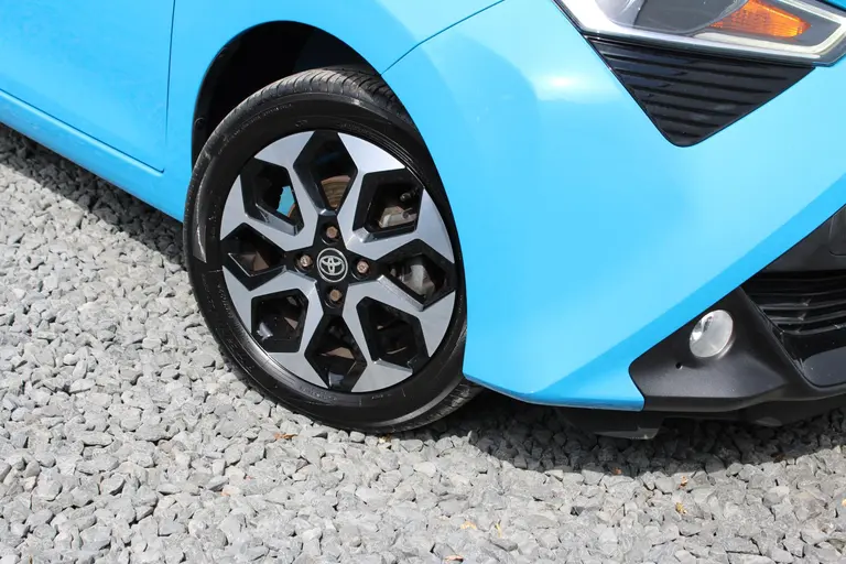 Toyota Aygo 1.0 VVT-i x-first, Camera, LM-Velgen en Dealer ondehouden! afbeelding 6