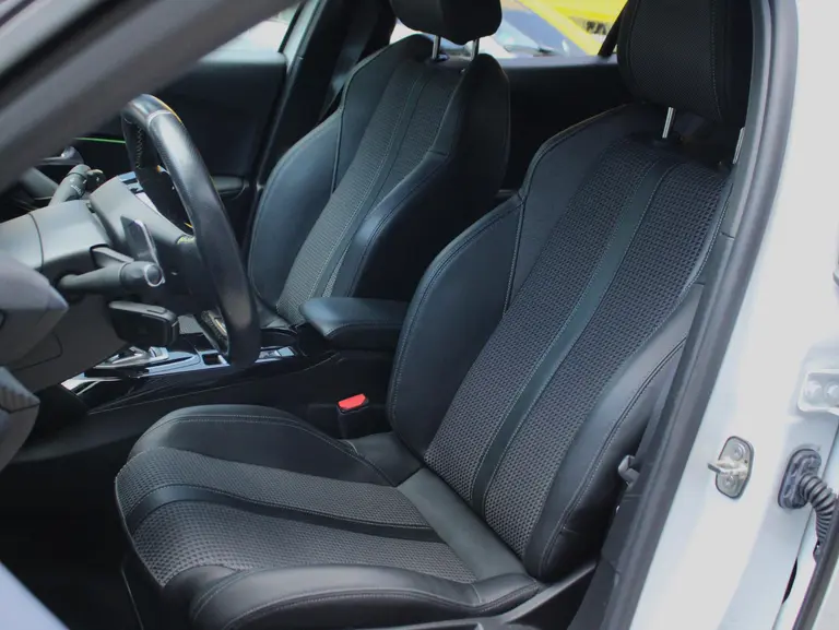 Peugeot 2008 1.2 PureTech GT-Line afbeelding 6