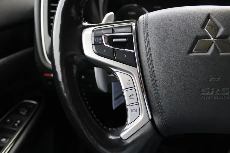Mitsubishi Outlander 2.0 PHEV instyle+ Cruise/Climate control, Trekhaak, Sch.kanteldak,  Navigatie, Camera, Parkeersensoren Hybride batterij capaciteit: 34,2 Ah. Trekgewicht 1.500 kg. afbeelding 13