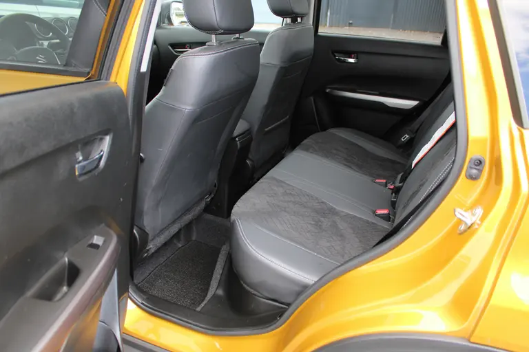Suzuki Vitara 1.5 Hybrid Style, Automaat, 1e Eig. met All-Seasonbanden, Panoramadak, Navigatie, Parkeersensoren en Dealer onderhouden! afbeelding 10