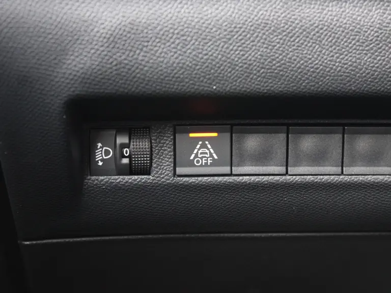 Peugeot 2008 1.2 PureTech 130PK Allure Pack EAT8 Navigatie, Trekhaak afneembaar, Camera Achter, Parkeerhulp achter, Climate Control afbeelding 34