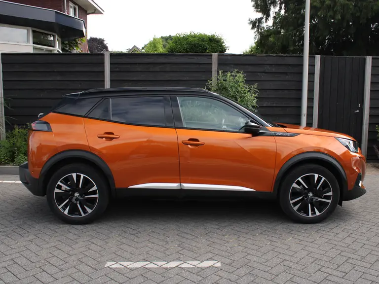 Peugeot 2008 GT-Line 1.2 PureTech 130PK Trekhaak, Navigatie, Achteruitrijcamera, Keyless Start, Parkeersensoren afbeelding 8