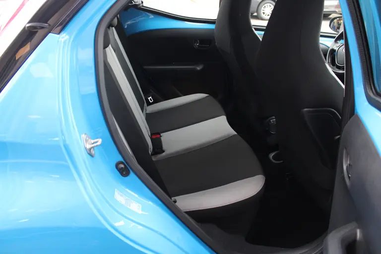 Toyota Aygo 1.0 VVT-i x-nav Achteruitrijcamera, Navigatie, Airco, Bluetooth afbeelding 24