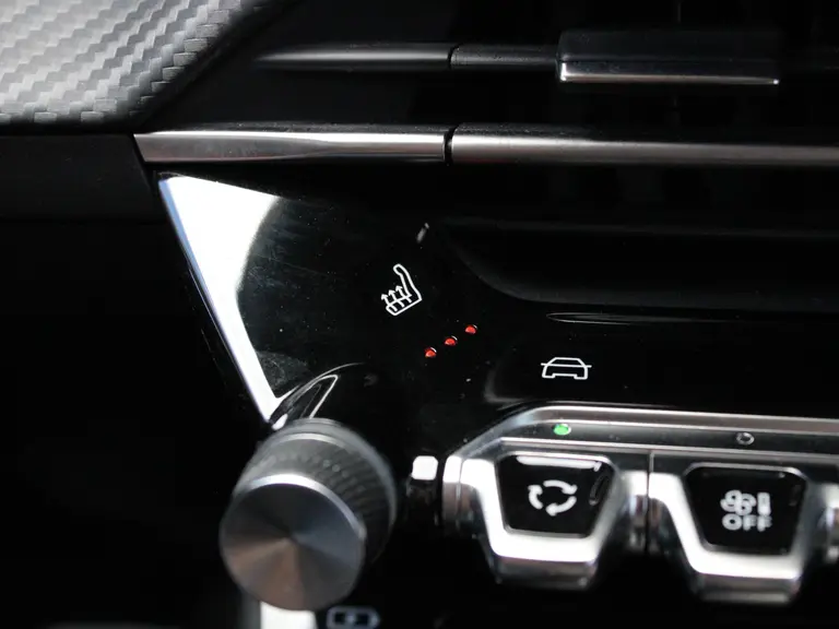 Peugeot 208 Allure 1.2 Hybrid 100PK e-DCS6 Automaat Navigatie, Achteruitrijcamera, Stoelverwarming, Adaptieve Cruise Control afbeelding 29