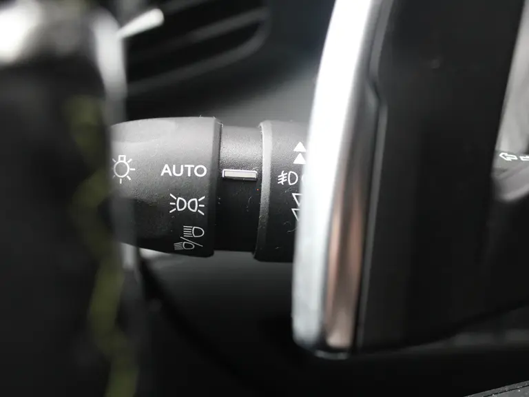 Peugeot 2008 1.2 PureTech 130PK EAT8 GT Pack Camera, Trekhaak, Dode hoekbewaking, Keyless entry afbeelding 20