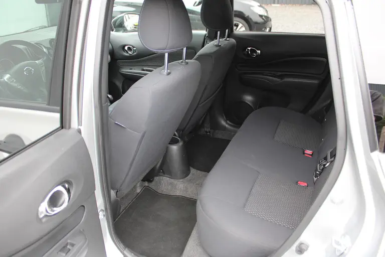 Nissan Note 1.2 Black Edition, All-Seasons, Hoge instap, Navigatie en Cruise Control! afbeelding 9
