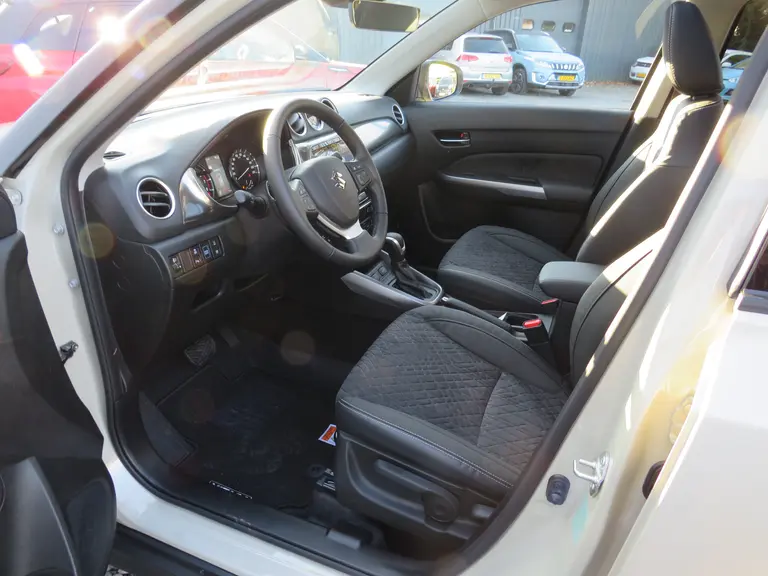 Suzuki Vitara 1.5 Hybrid Style, Automaat, Panoramadak, 6 jaar GARANTIE, Navigatie en Draadloos Applecarplay / Androidauto afbeelding 8