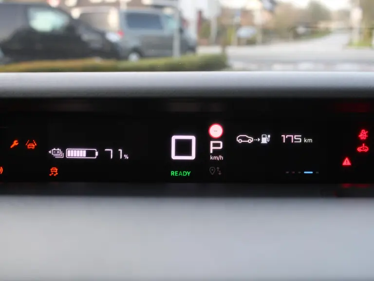 Citroën ë-C3 Max 44 kWh 113PK Boordlader 3 fasen, Navigatie, Achteruitrijcamera, Climate Control, Cruise Control, Draadloze Telefoonlader afbeelding 14