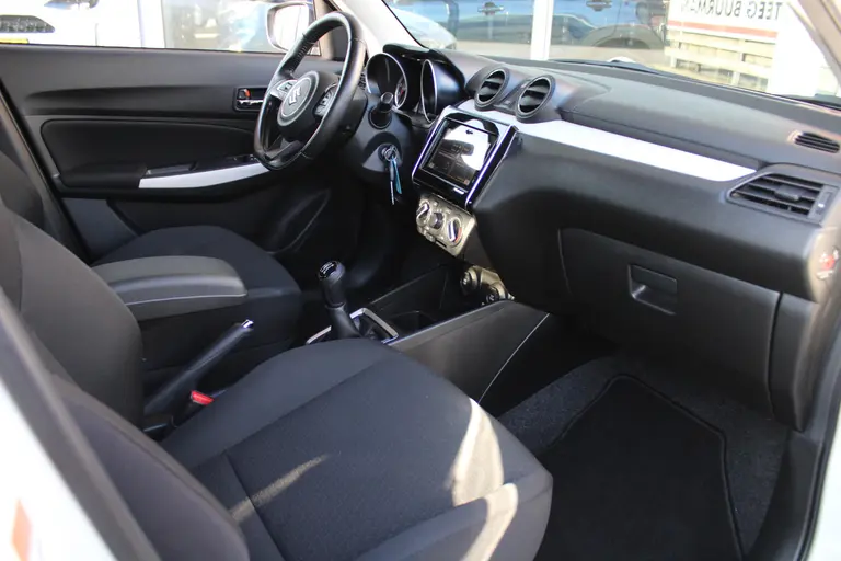 Suzuki Swift 1.2 Select Carplay/Android Auto, Achteruitrijcamera, Stoelverwarming, DAB Radio, Airco afbeelding 17
