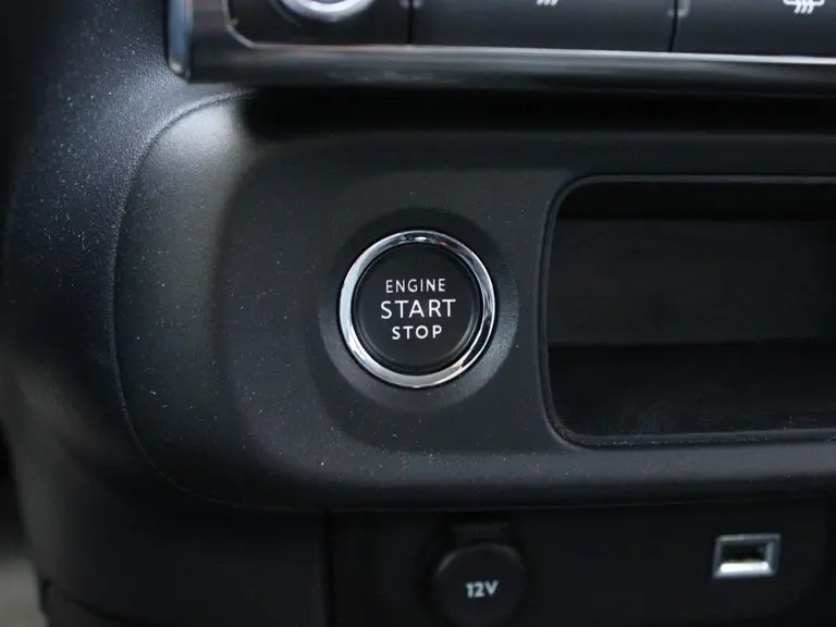 Citroën C3 Business 1.2 PureTech 82PK Navigatie, Achteruitrijcamera, Parkeersensoren, Keyless Entry & Start, Stoelverwarming, Apple Carplay, Android Auto afbeelding 32