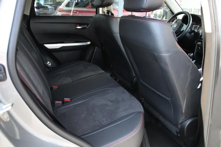 Suzuki Vitara 1.4 S Adaptieve Cruise Control, Parkeersensoren Voor en Achter, Climate Control, Navigatie, Stoelverwarming afbeelding 17