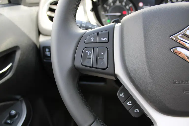 Suzuki Vitara 1.5 Hybrid Style Demo Voordeel, Parkeersensoren Draadloos Carplay en Panorama Dak. afbeelding 24